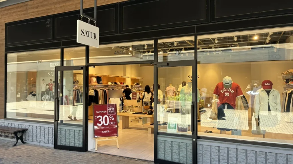 サマーセール30%オフの看板が出たセター4540区の店舗外観