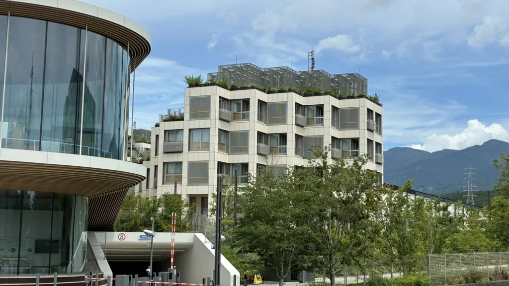 ウーブンシティの住居棟とWoven Welcome Center